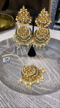 Load image into Gallery viewer, Aaliya Kundan Earrings
