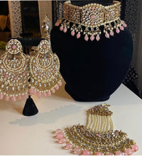 Load image into Gallery viewer, Zara kundan choker
